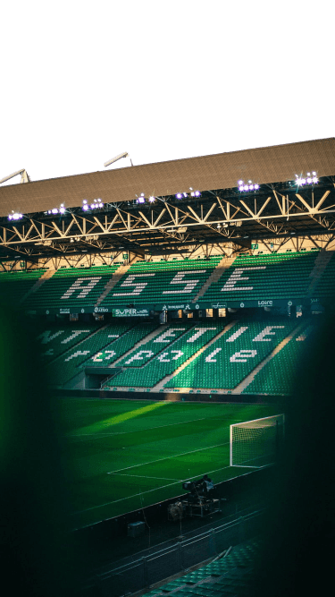 Le stade geoffroy-guichard, les sièges montrent les initiales du club